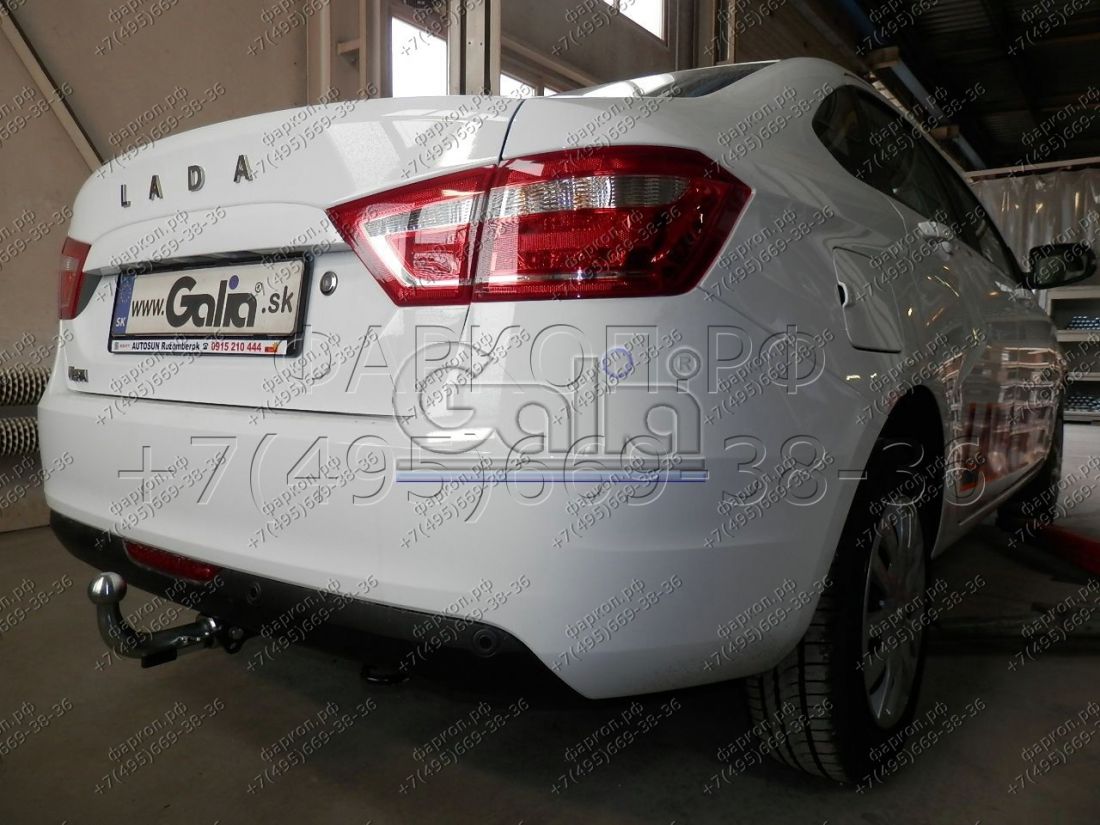 Фаркоп Galia (оцинкованный) на Lada Vesta 2015-. Розетка с поворотным механизмом (убирается за бампер). Тип шара: C (горизонтальный съемный). Установка без выреза бампера. Нагрузки: 1400/75 кг, масса фаркопа 15,02 кг