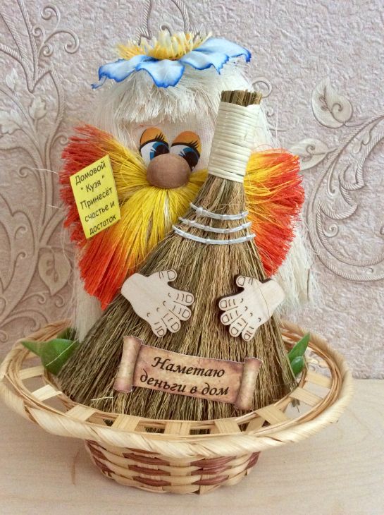 Домовой Кузя в ладье и с веником