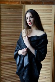 Кашемировая легкая  шаль, 100 % драгоценный кашемир "Рисованный Пейсли" Черная расцветка. HAND DRAWN PAISLEY BLACK плотность 5