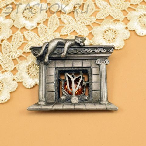 Брошь "Котик на камине" цвет олова (AJC США)