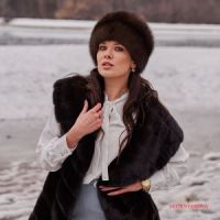 Длинный жилет из норки с воротником
