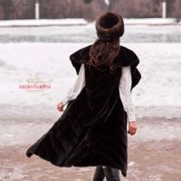 Длинный жилет из норки с воротником