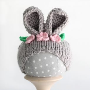 Вязанная шапочка для куклы- Серый зайка