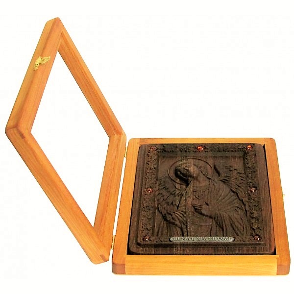 Резная икона в подарок маме и дочери Ангела-Хранителя на натуральном мореном дубе, инкрустированная янтарем (18*23 см, Россия)