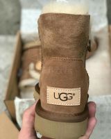 UGG Mini Bailey Button Chestnut ll