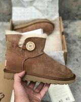 UGG Mini Bailey Button Chestnut ll