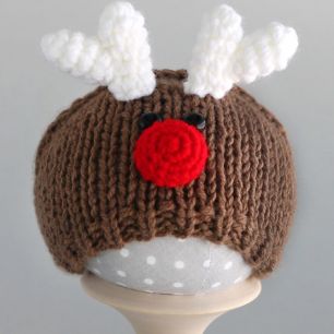 Вязаная шапочка для куклы Олень с мордочкой