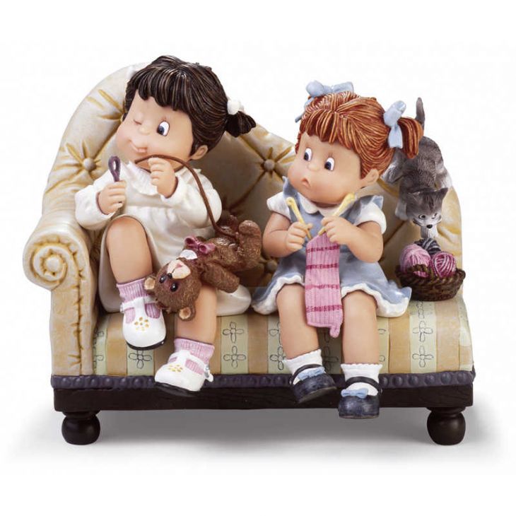 Коллекционная статуэтка из испанской коллекции -  746629 Игла и нить