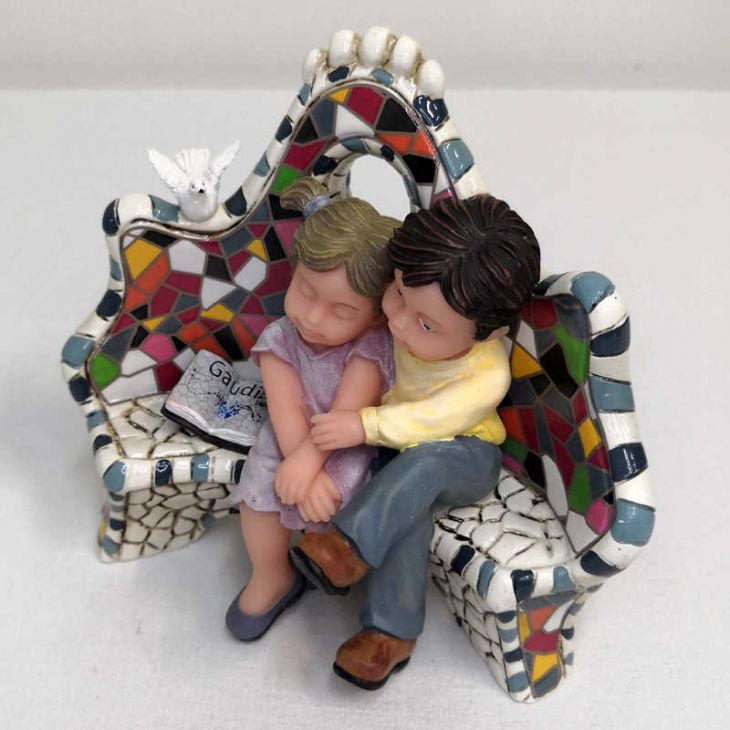 Коллекционная статуэтка из испанской коллекции -  784030 Влюбленные на скамейке