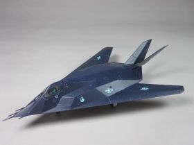 Сборная модель американский боевой бомбардировщик F-117A 1:144