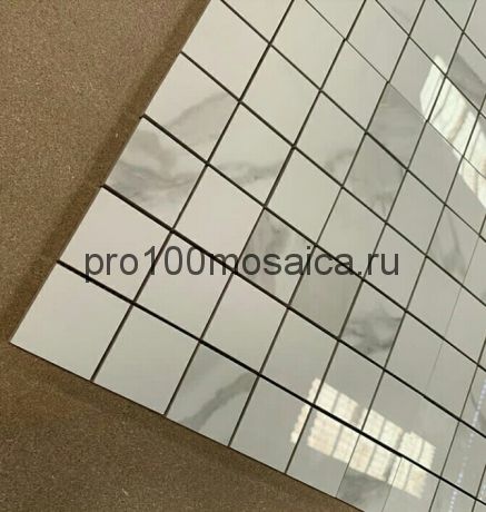 Мозаика Calacatta полированная 298*298 мм (чип 48х48х10 мм, арт. BMB8561М2)
