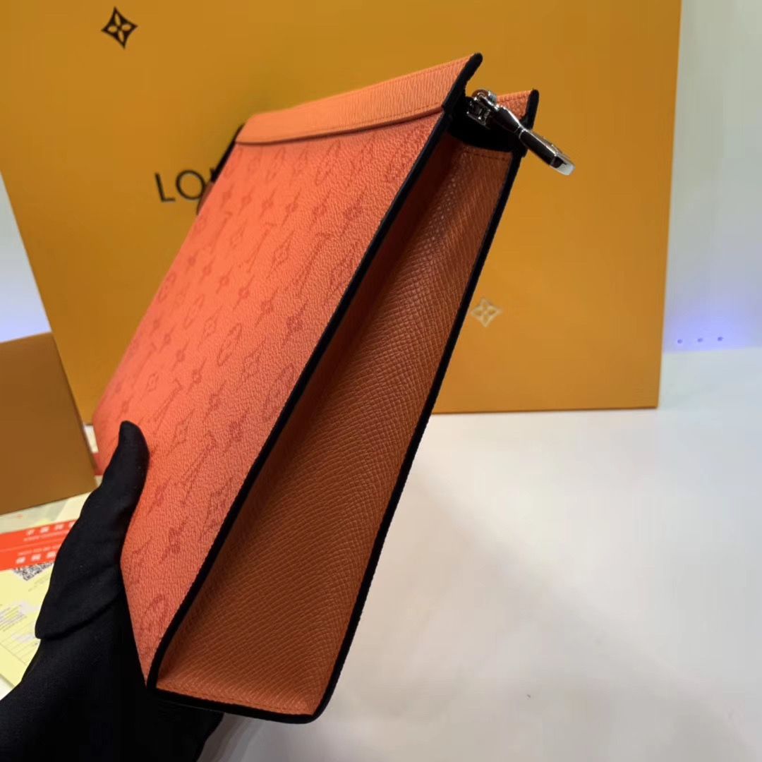 ПапкаLV Pochette Discovery