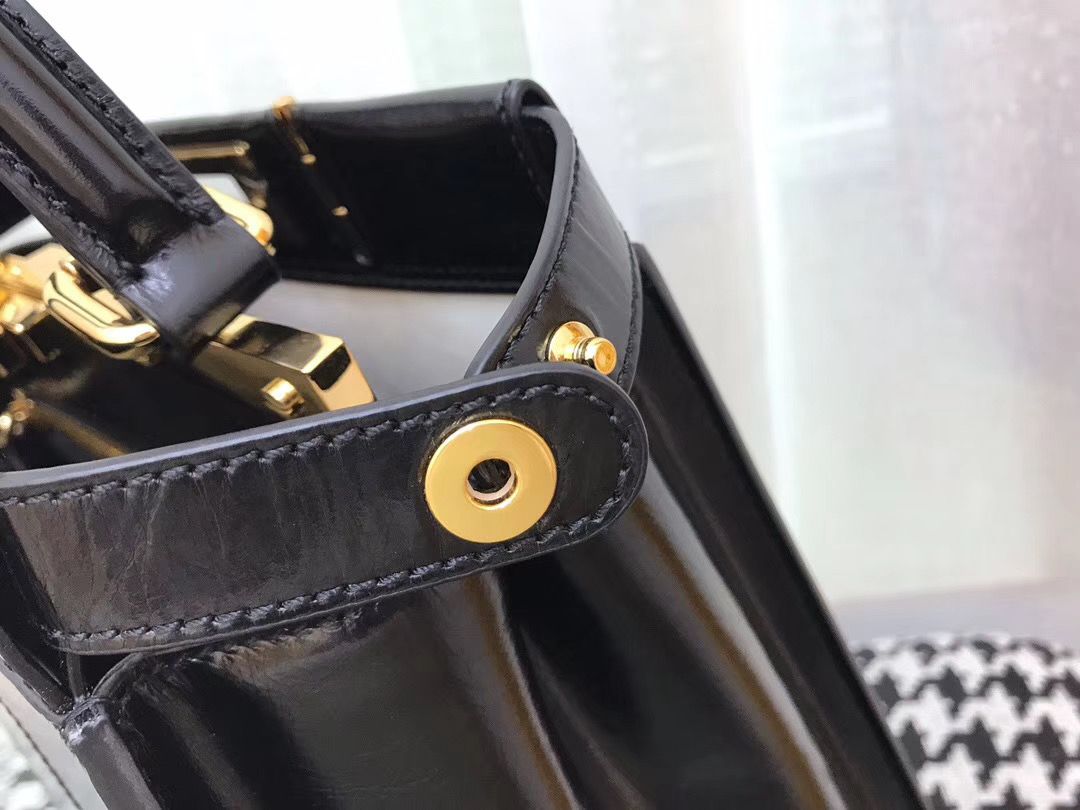 Сумка FENDI Peek-a-boo 33 cm