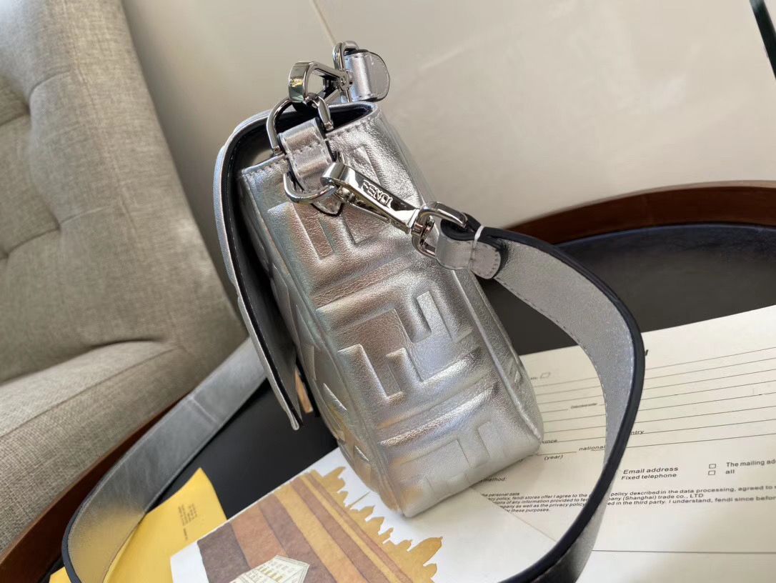 FENDI BAGUETTE 32 cm