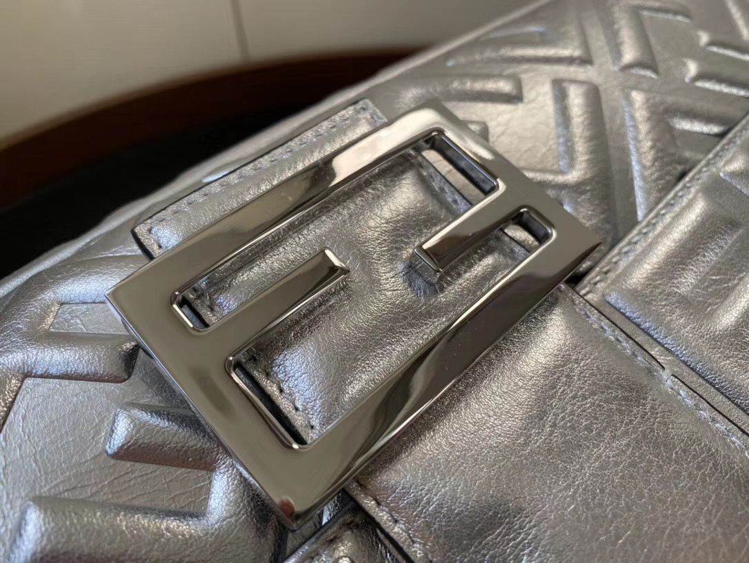 FENDI BAGUETTE 32 cm