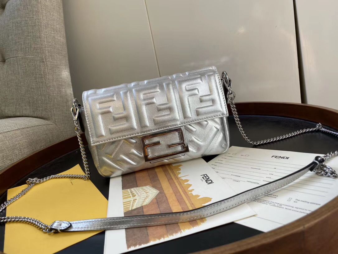 FENDI BAGUETTE 19 cm