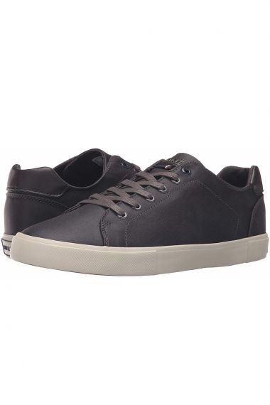 Tommy Hilfiger (США) -50%