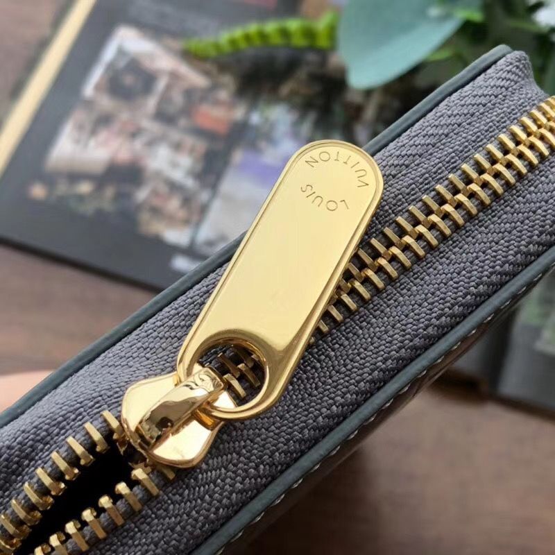 Кошелек Louis Vuitton Zippy