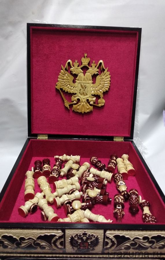 Шахматы резные в ларце