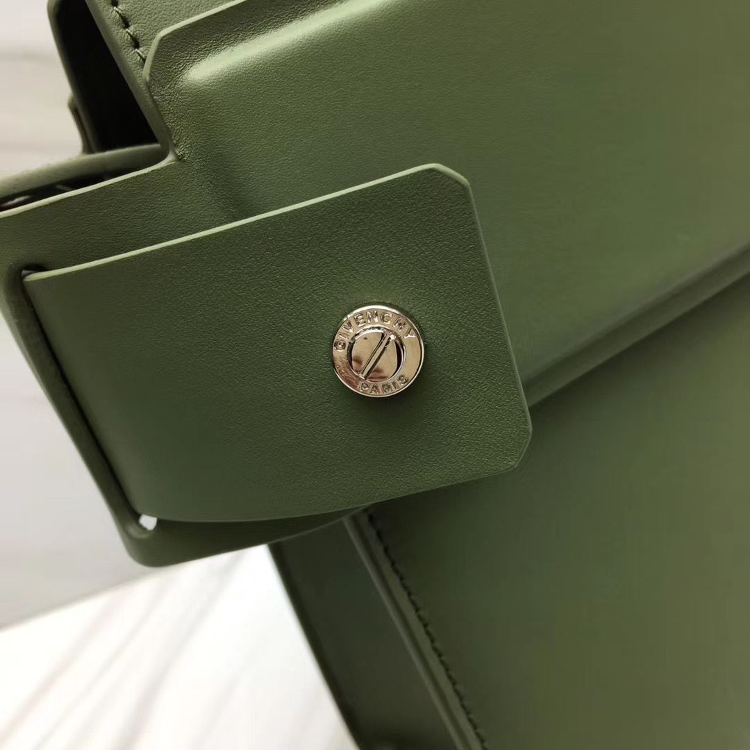 Givenchy Horizon 28 cm