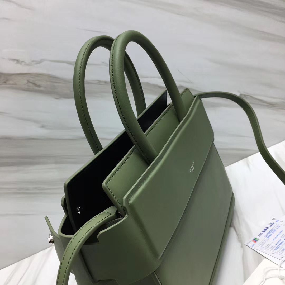 Givenchy Horizon 28 cm