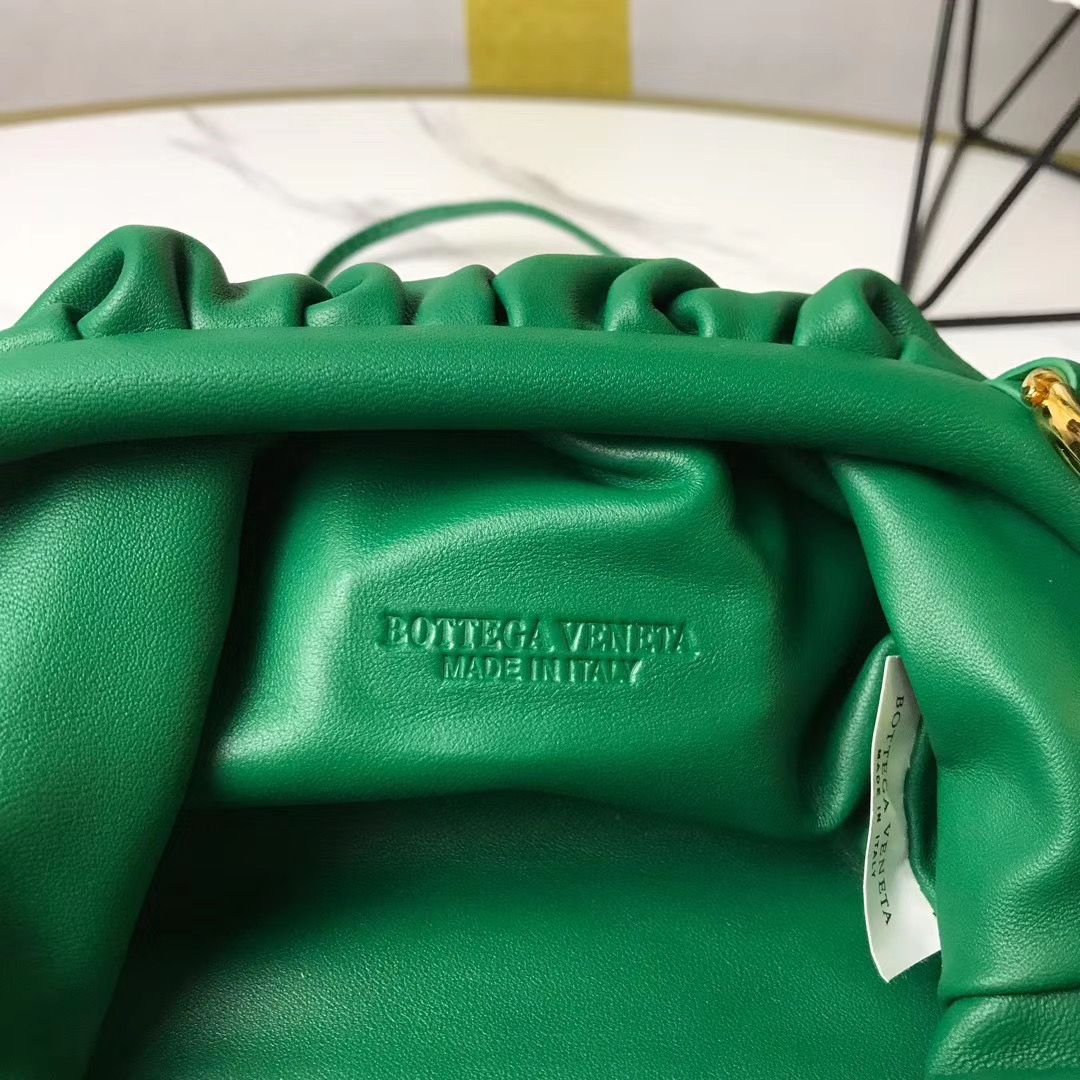 Bottega Veneta Chain Pouch 22 cm