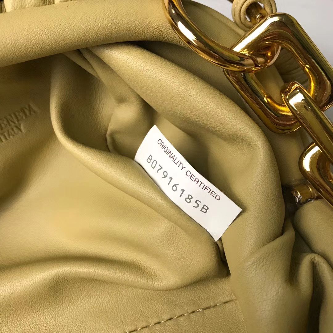 Bottega Veneta Chain Pouch 22 cm