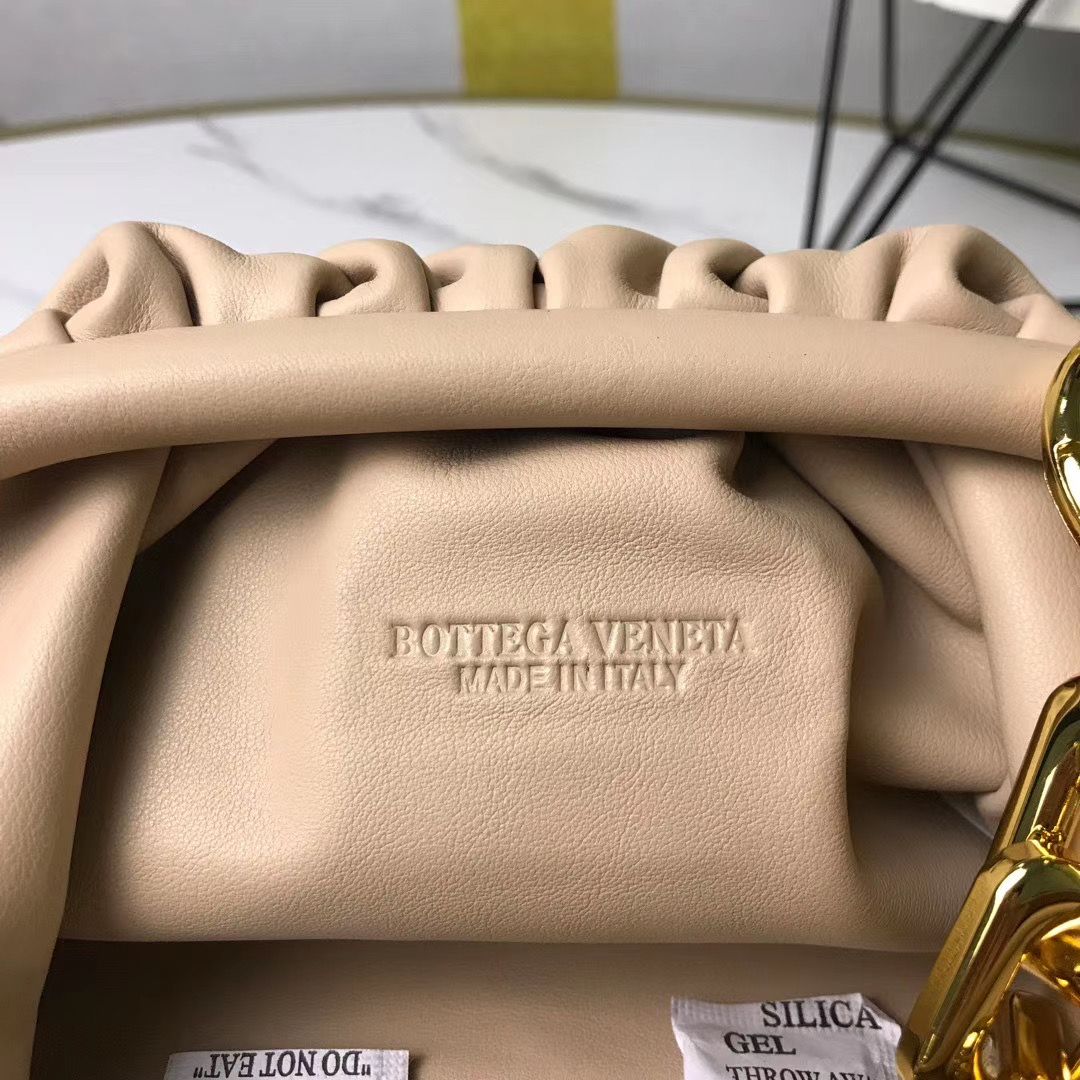 Bottega Veneta Chain Pouch 22 cm