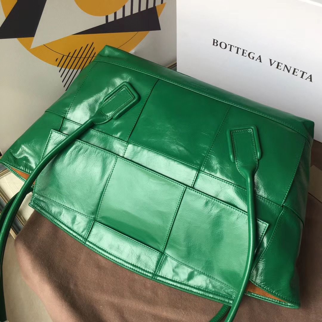 Bottega Veneta Arco 56 cm
