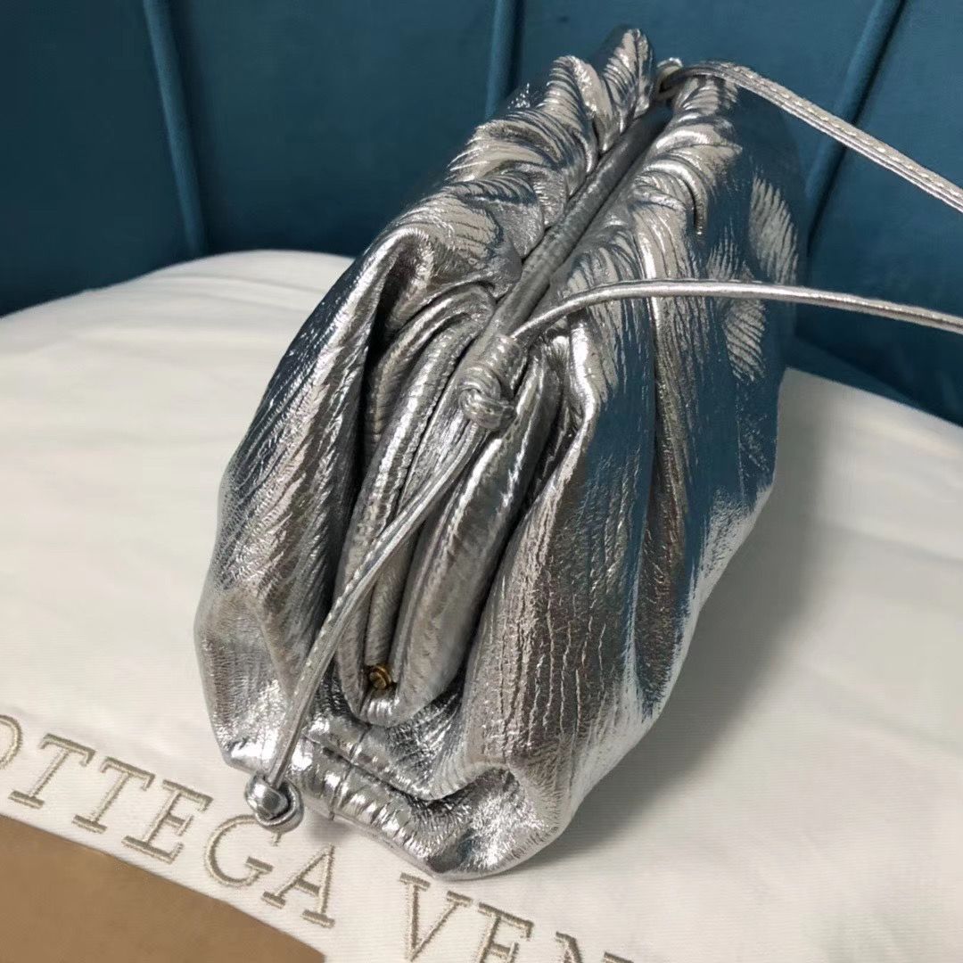 Bottega Veneta The Pouch 22 cm