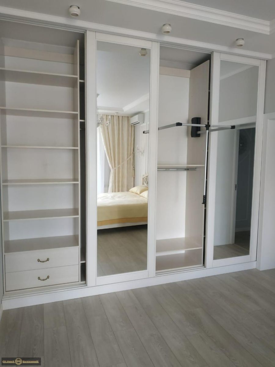 Шкаф-купе белый