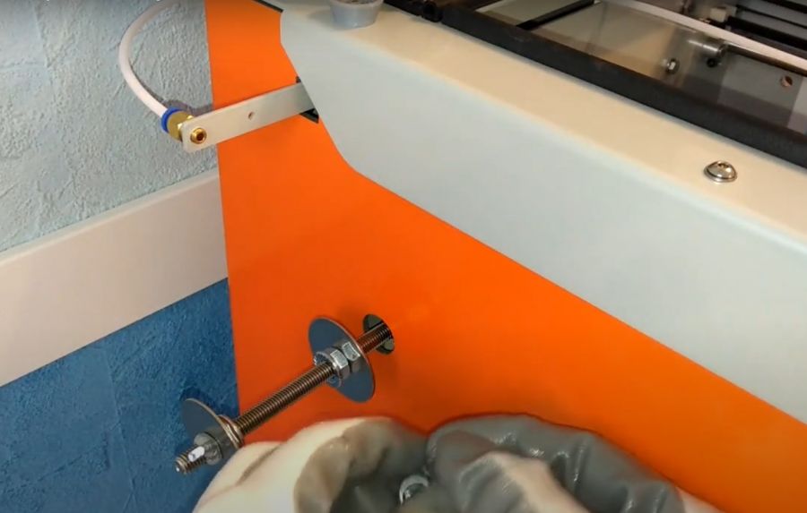 Установка держателя катушки