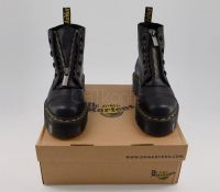 Dr. Martens Sinclair Black Zip cybrth