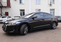 Hyundai Elantra 2018г. черного цвета вид слева.