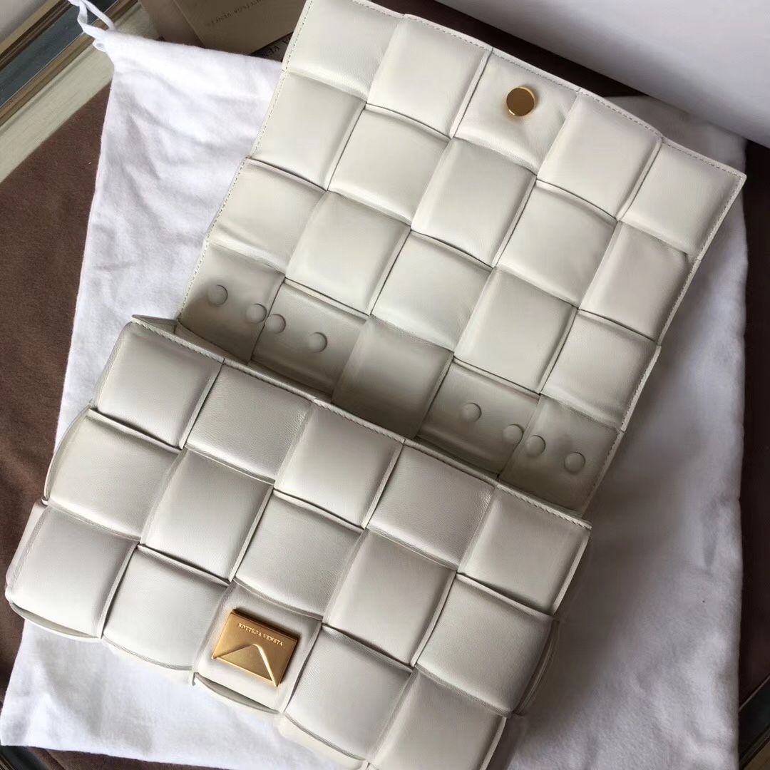 Bottega Veneta The Chain Cassette 26 cm