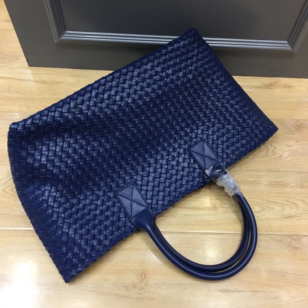 Bottega Veneta Cabat 40 cm