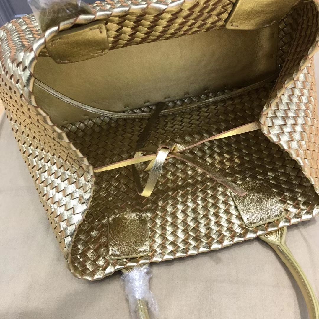 Bottega Veneta Cabat 40 cm