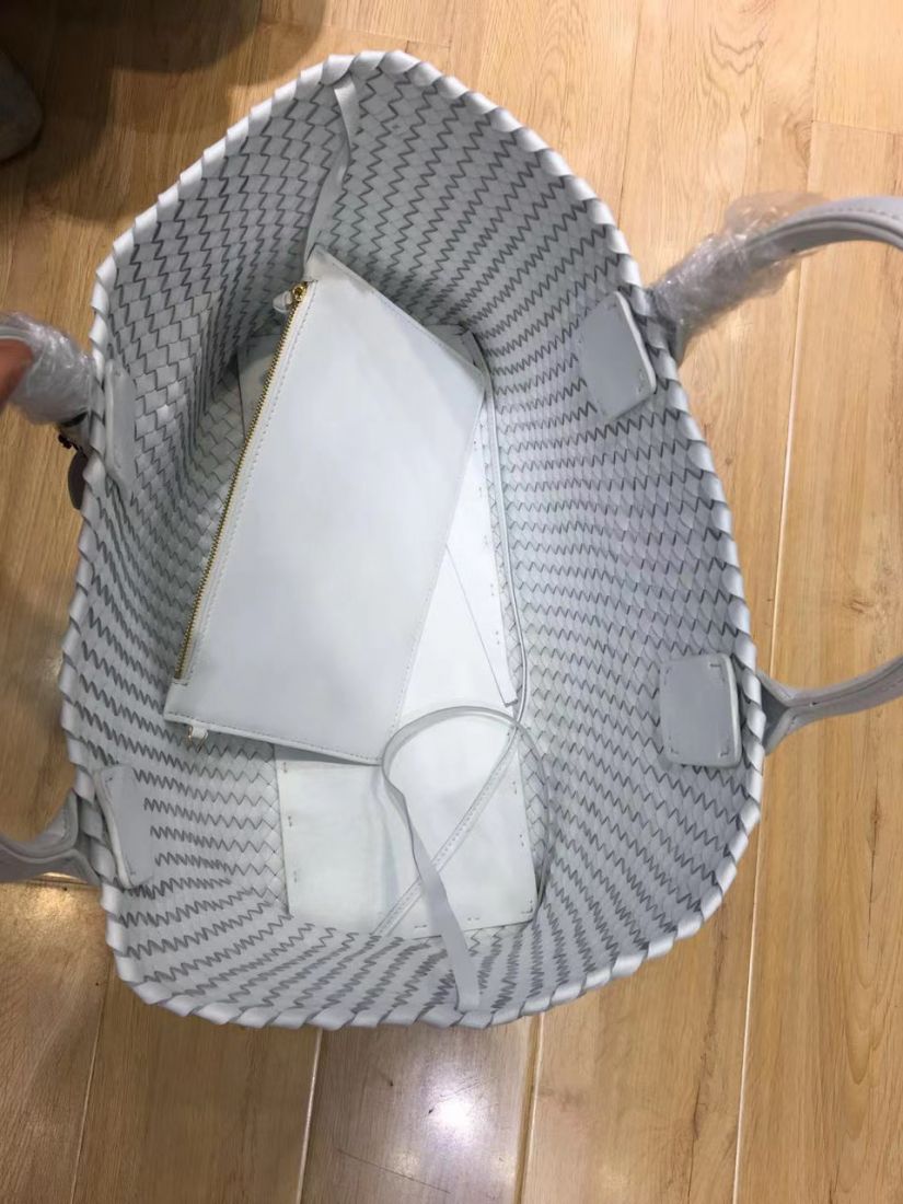 Bottega Veneta Cabat 40 cm