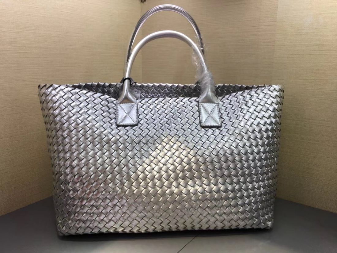 Bottega Veneta Cabat 40 cm