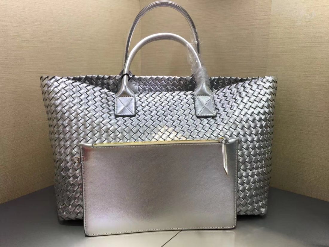 Bottega Veneta Cabat 40 cm