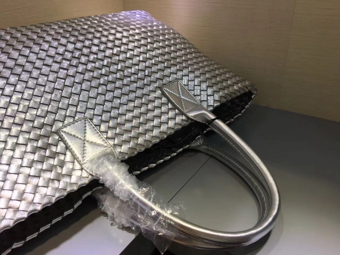 Bottega Veneta Cabat 40 cm