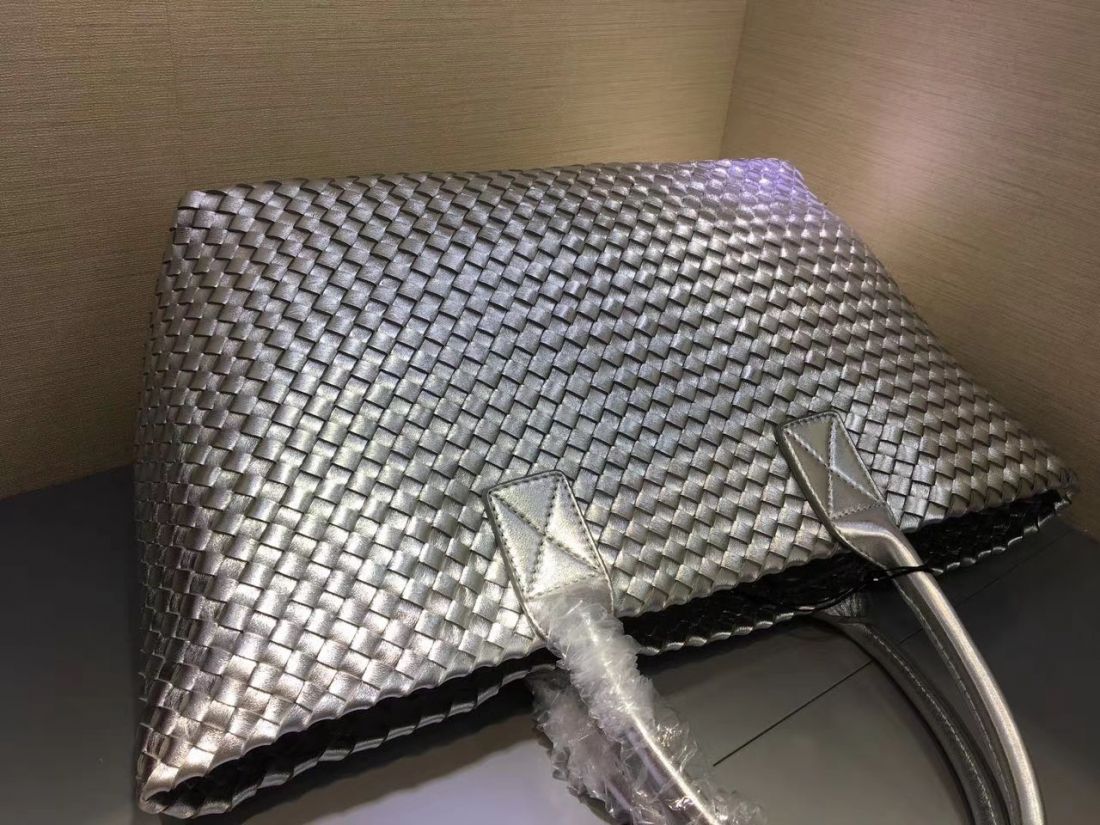 Bottega Veneta Cabat 40 cm