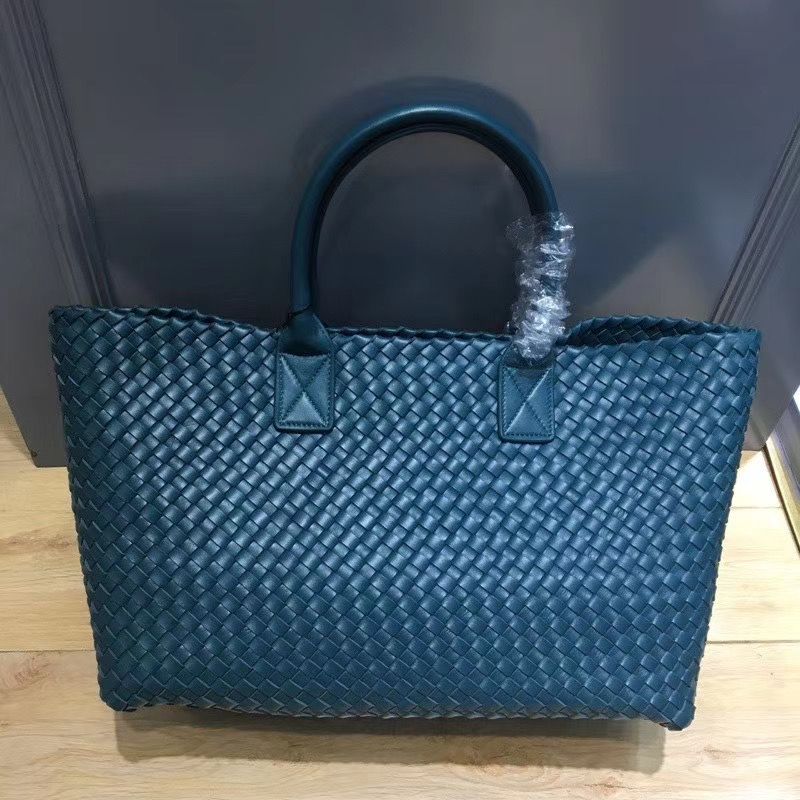 Bottega Veneta Cabat 40 cm