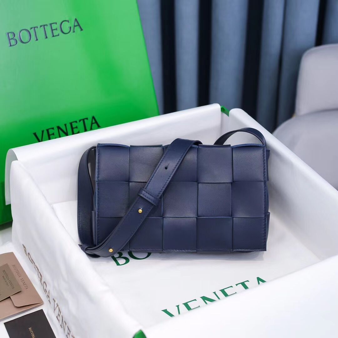 Bottega Veneta Cassette 25 cm