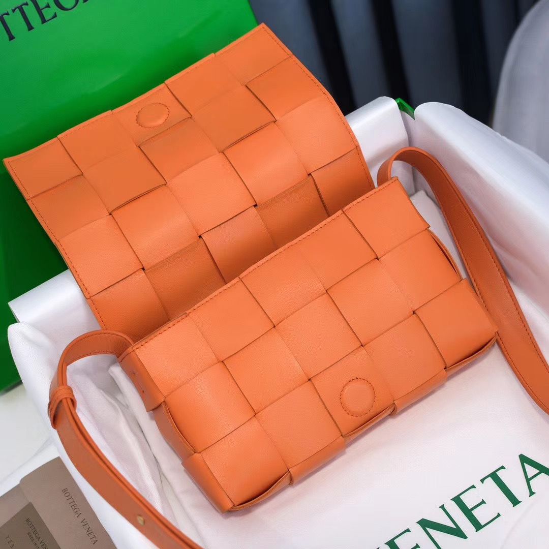 Bottega Veneta Cassette 25 cm