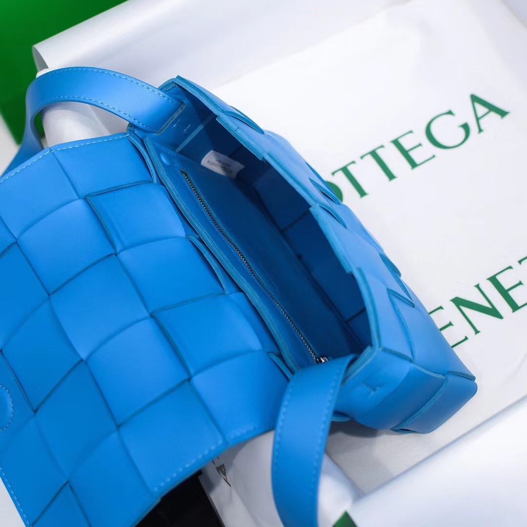 Bottega Veneta Cassette 25 cm