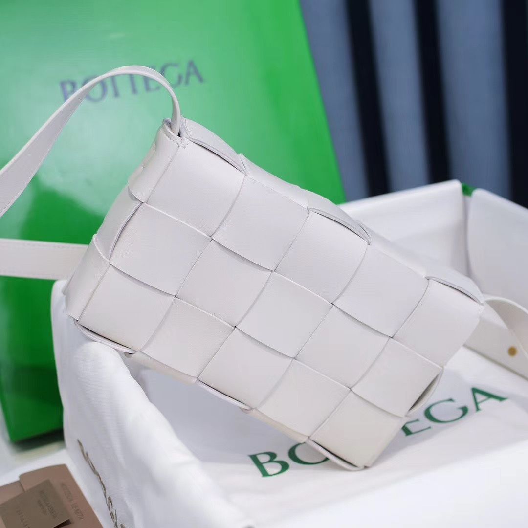 Bottega Veneta Cassette 25 cm