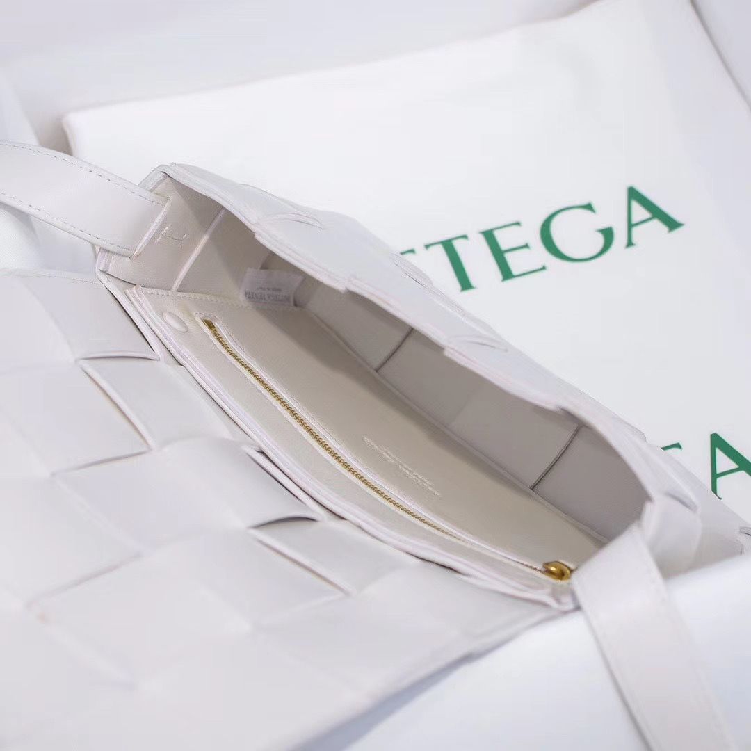 Bottega Veneta Cassette 25 cm