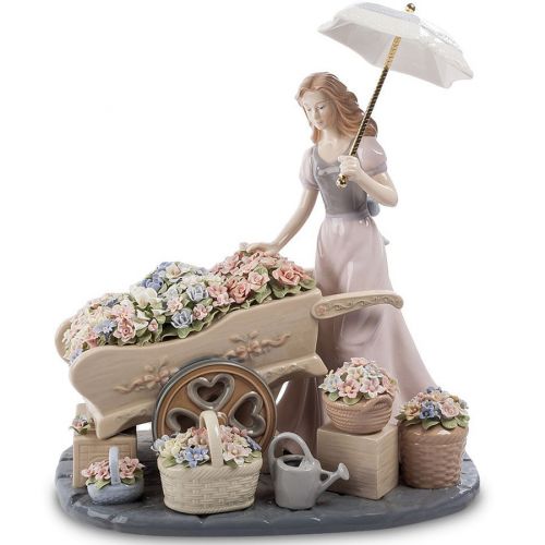 Статуэтка ''Девушка С Цветами''