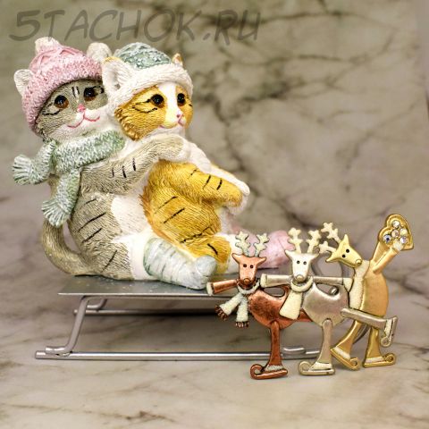 Брошь "Три новогодних оленя на катке" (США)